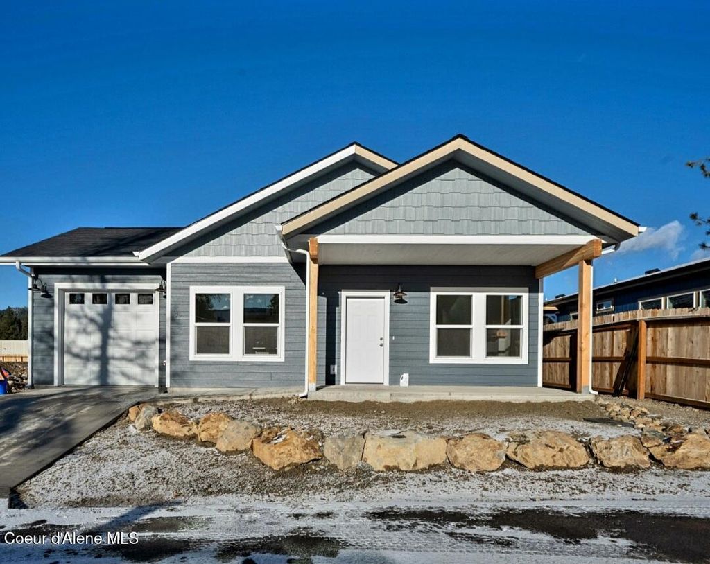 Photo of 251 8th St, Priest River, ID 83856 (MLS # 26-1158)