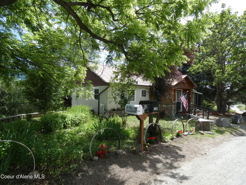 Photo of 6468 Comanche St, Bonners Ferry, ID 83805 (MLS # 26-6417)