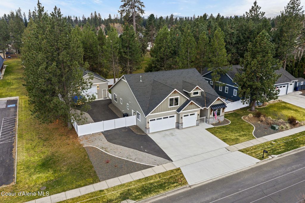 Photo of 1298 HOFFMAN Ave, Coeur dAlene, ID 83815 (MLS # 26-3778)