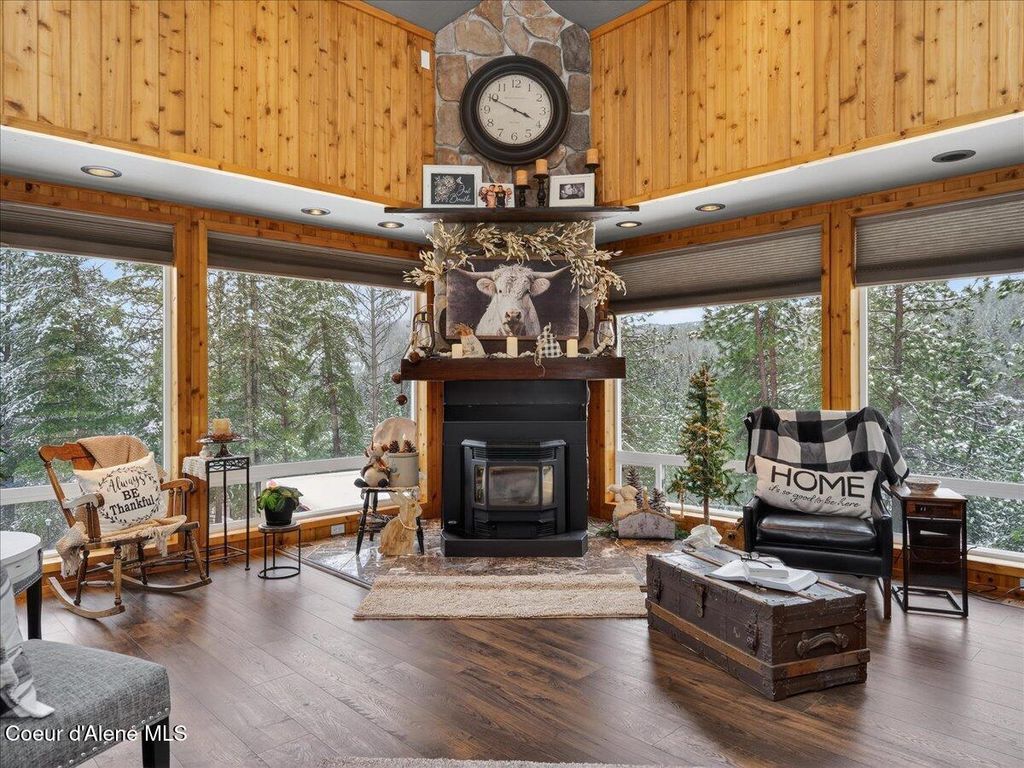 Photo of 483 Paradise, Pinehurst, ID 83850 (MLS # 26-2363)