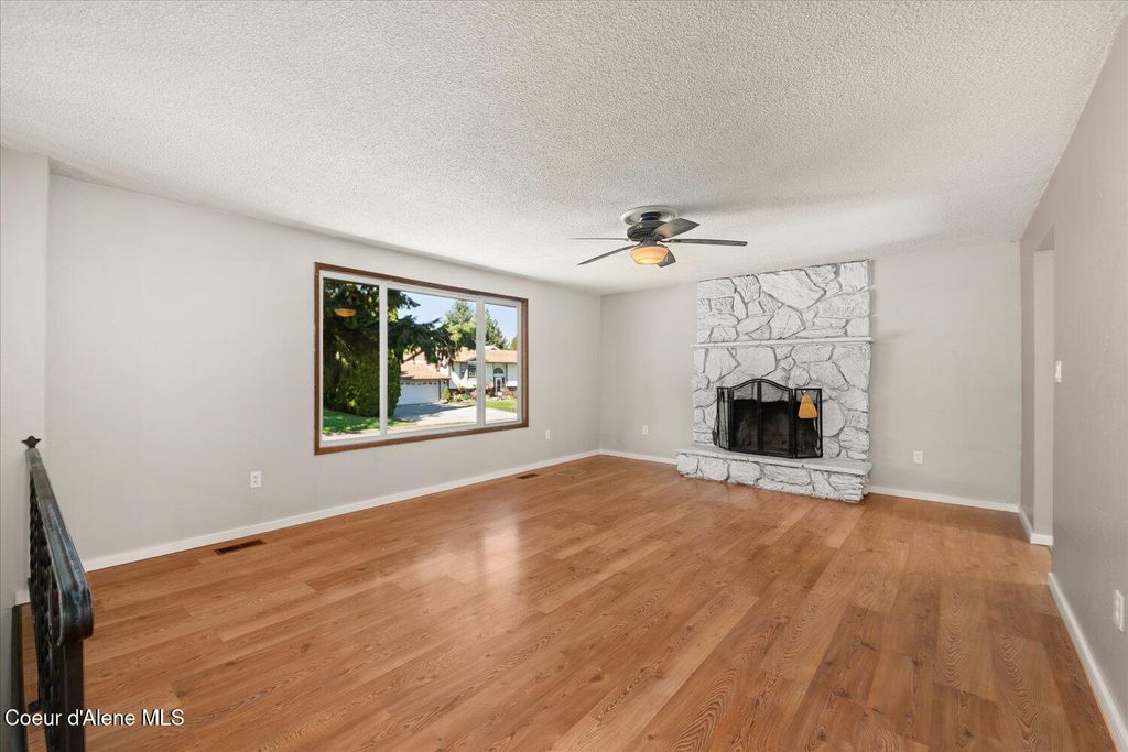 Photo of 105 Bentley Pl, Post Falls, ID 83854 (MLS # 25-9775)