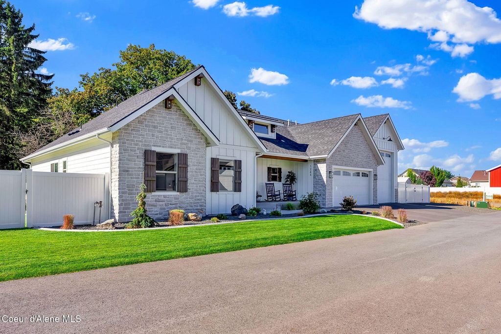 Photo of 1243 ORCHARD Ave, Hayden, ID 83835 (MLS # 25-10229)