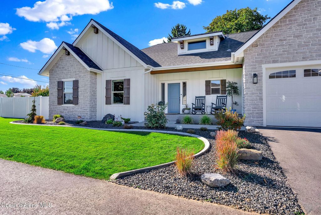 Photo of 1243 ORCHARD Ave, Hayden, ID 83835 (MLS # 25-10229)