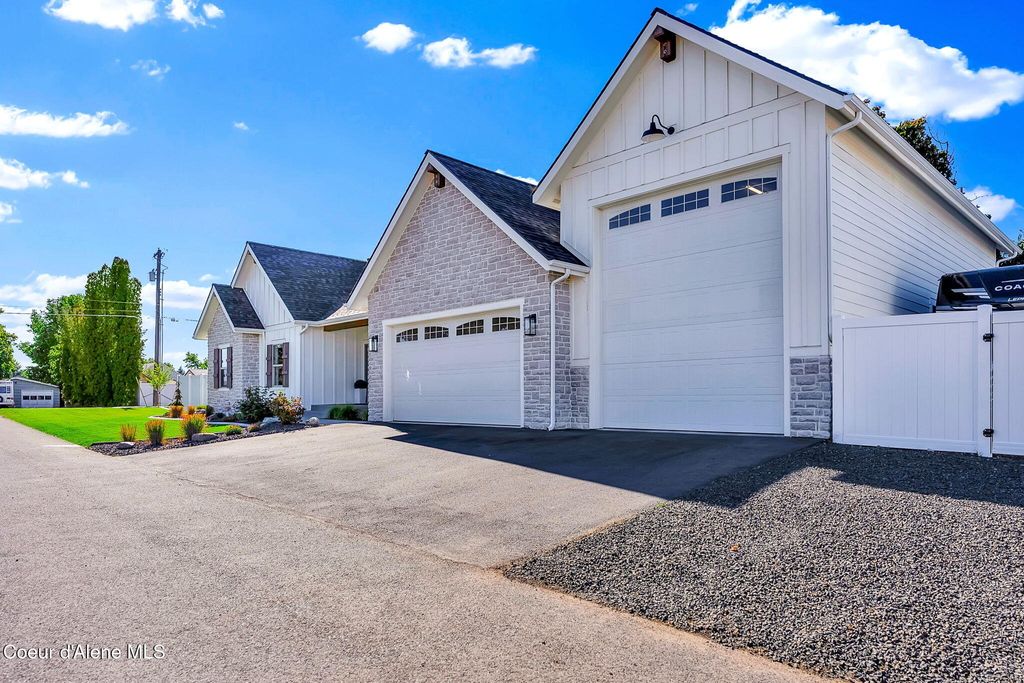 Photo of 1243 ORCHARD Ave, Hayden, ID 83835 (MLS # 25-10229)