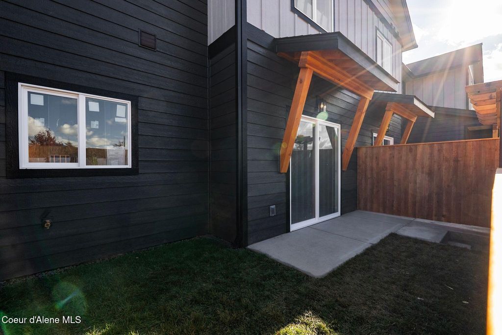 Photo of 1679 Onyx Ct, Sandpoint, ID 83864 (MLS # 25-10851)