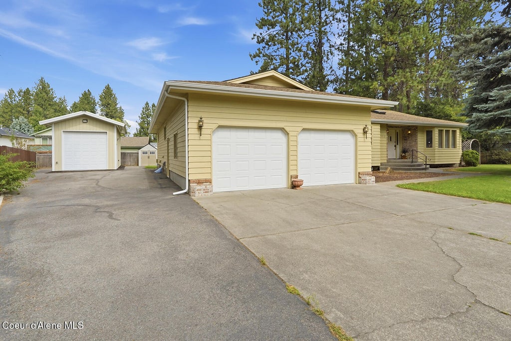 Photo of 5512 Parkwood CIR, Coeur dAlene, ID 83815 (MLS # 26-9178)