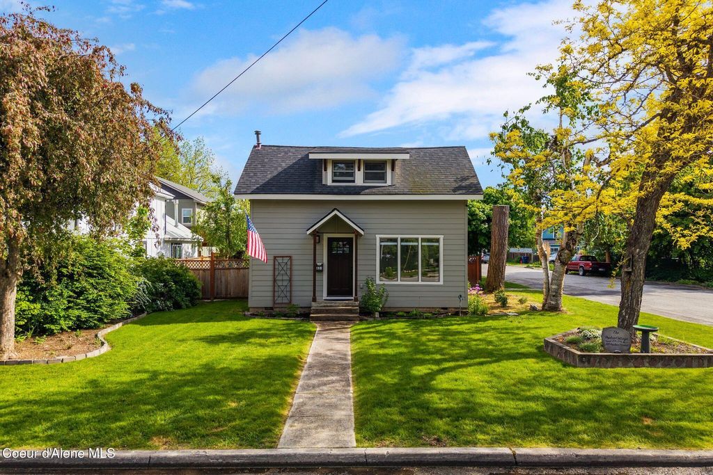 Photo of 821 Poplar St, Sandpoint, ID 83864 (MLS # 26-5101)