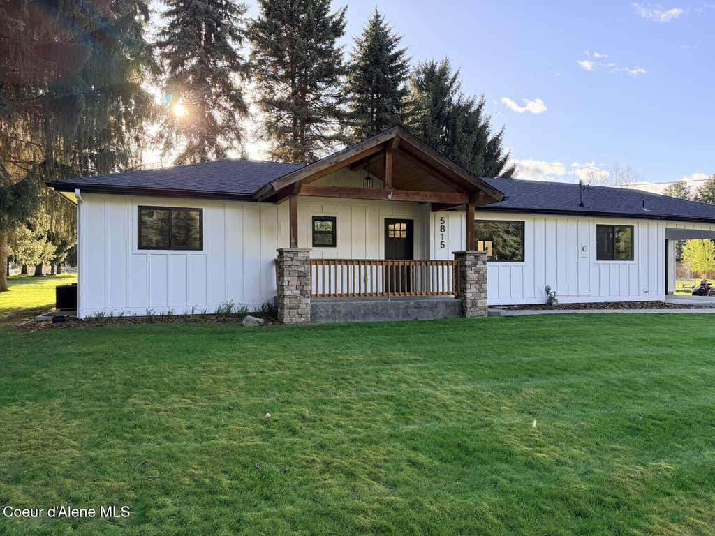 Photo of 5815 17th St, Dalton Gardens, ID 83815 (MLS # 26-1442)