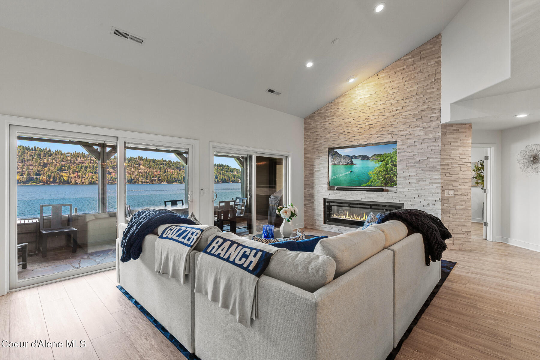 4549 Arrow Point APT 303