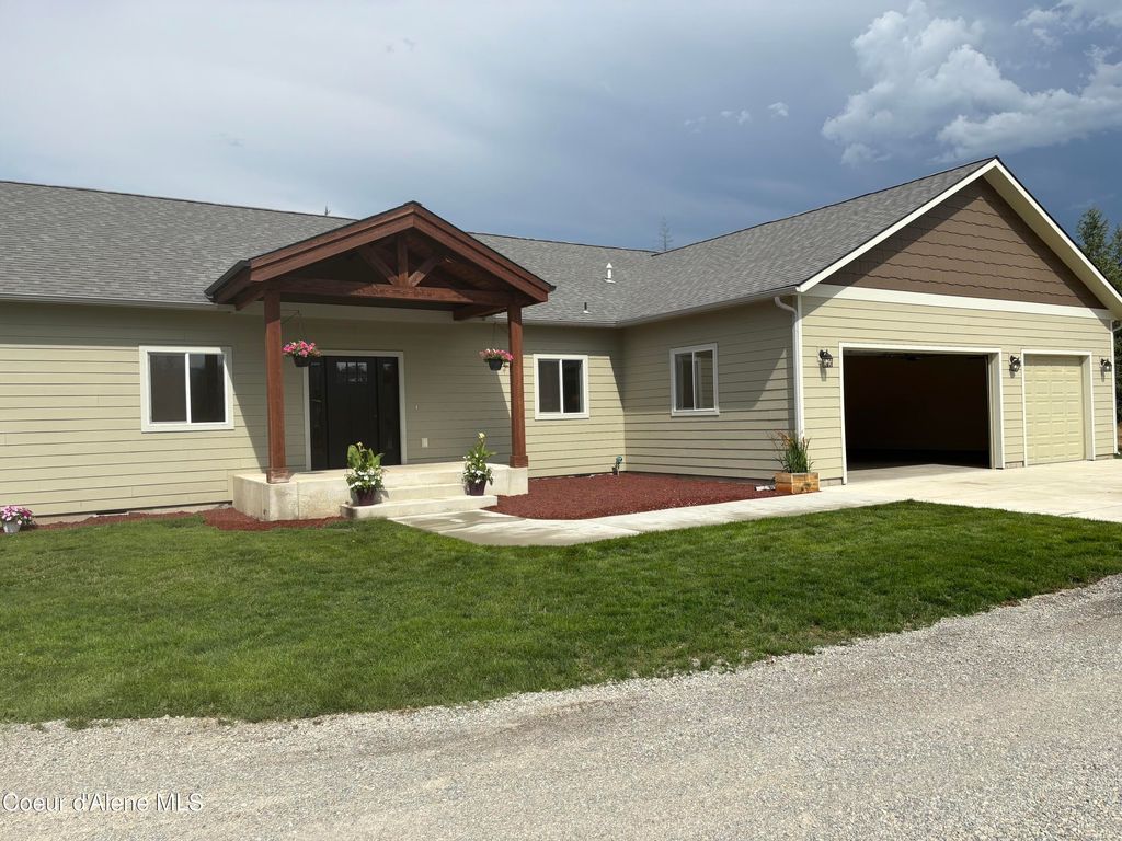Photo of 17 Flintlock Way, Blanchard, ID 83804 (MLS # 25-7997)