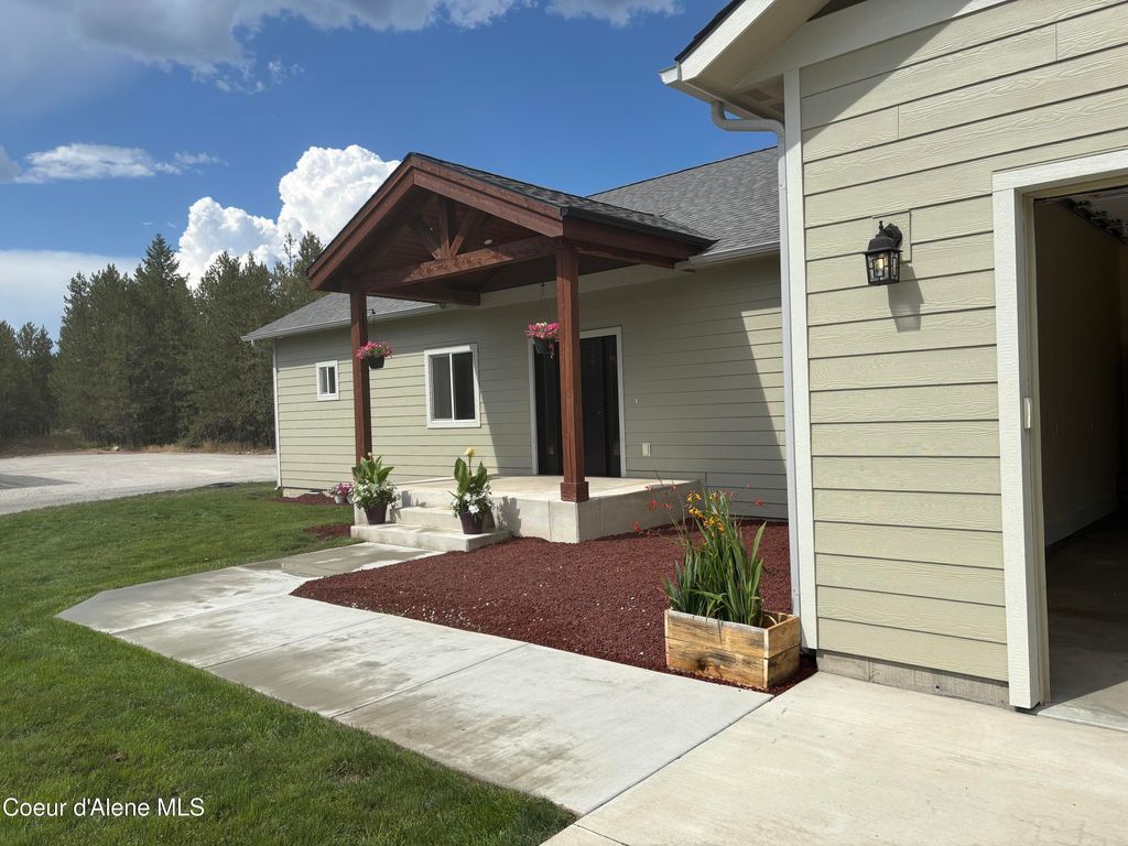 Photo of 17 Flintlock Way, Blanchard, ID 83804 (MLS # 25-7997)