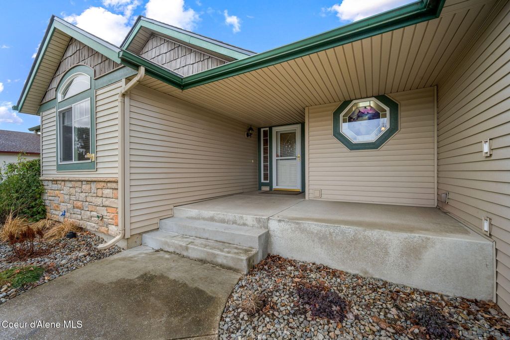 Photo of 1560 Cromwell Dr, Coeur dAlene, ID 83815 (MLS # 26-347)