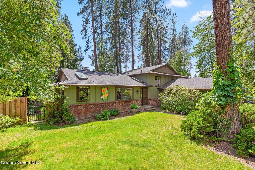 Photo of 2916 HARRISON AVE, Coeur dAlene, ID 83814 (MLS # 26-6332)