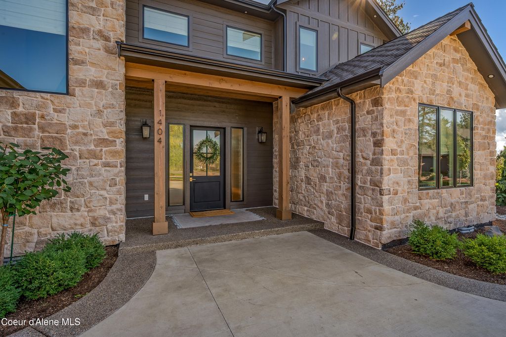 Photo of 1404 Bruin Loop, Hayden, ID 83835 (MLS # 26-1517)