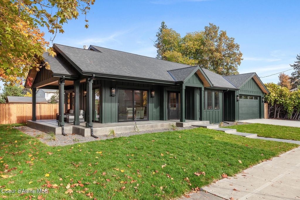 Photo of 721 Garden Ave, Coeur dAlene, ID 83814 (MLS # 25-10562)