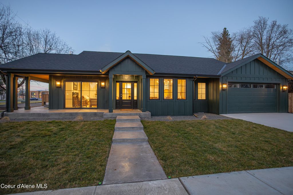 Photo of 721 Garden Ave, Coeur dAlene, ID 83814 (MLS # 25-10562)