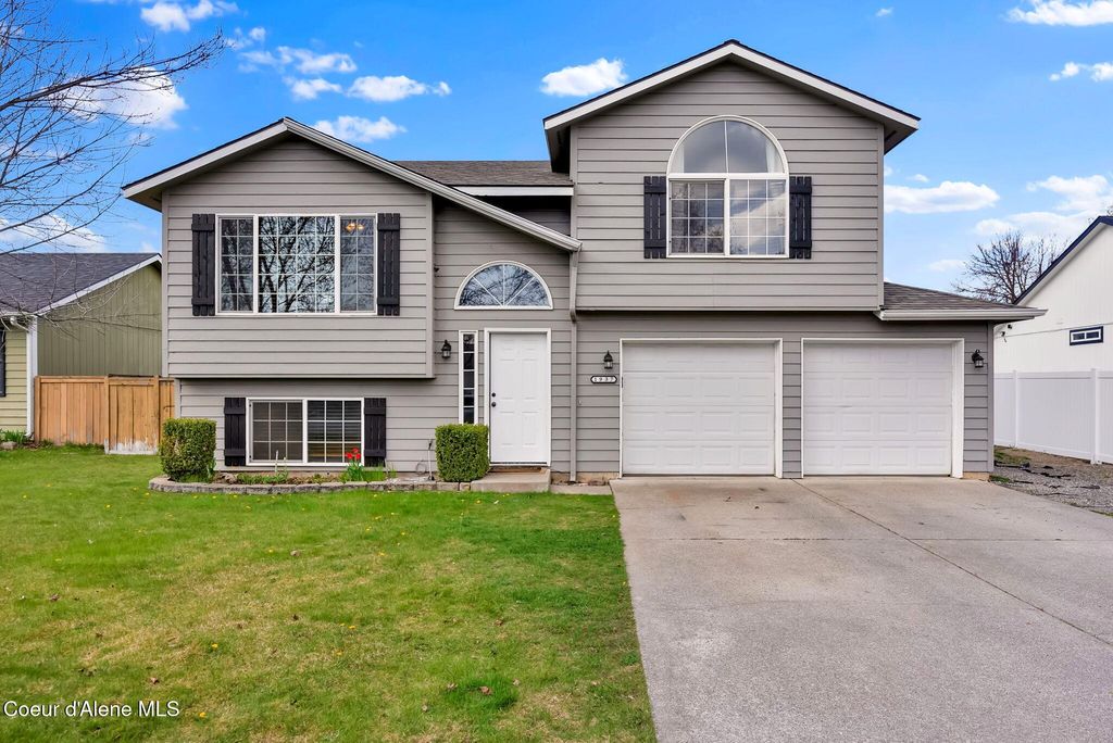 Photo of 1937 HAMPSON Ave, Coeur dAlene, ID 83815 (MLS # 25-11383)