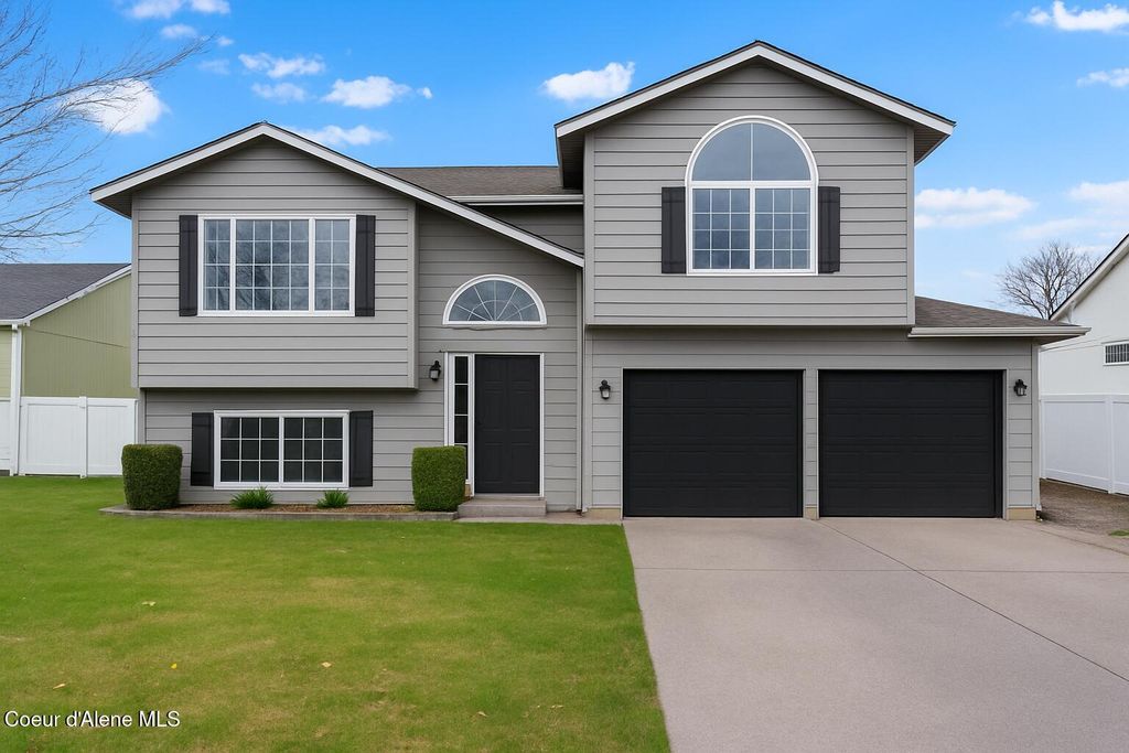 Photo of 1937 HAMPSON Ave, Coeur dAlene, ID 83815 (MLS # 25-11383)