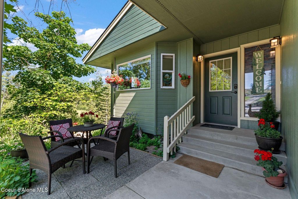 Photo of 723 Trout Crk Crk, Sandpoint, ID 83864 (MLS # 25-6011)
