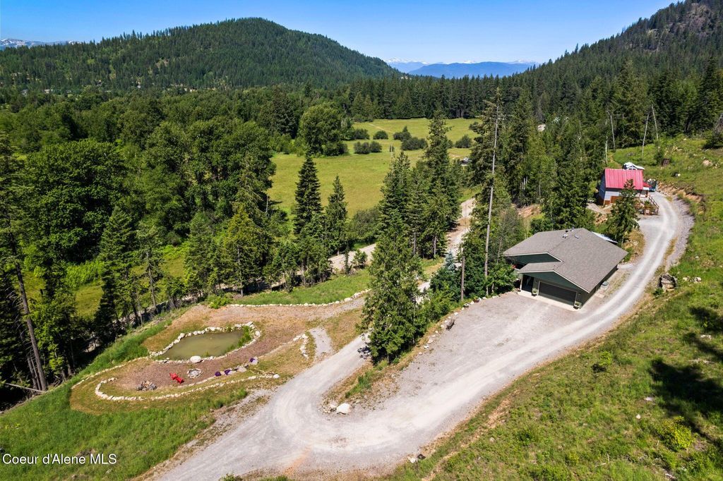 Photo of 723 Trout Crk Crk, Sandpoint, ID 83864 (MLS # 25-6011)