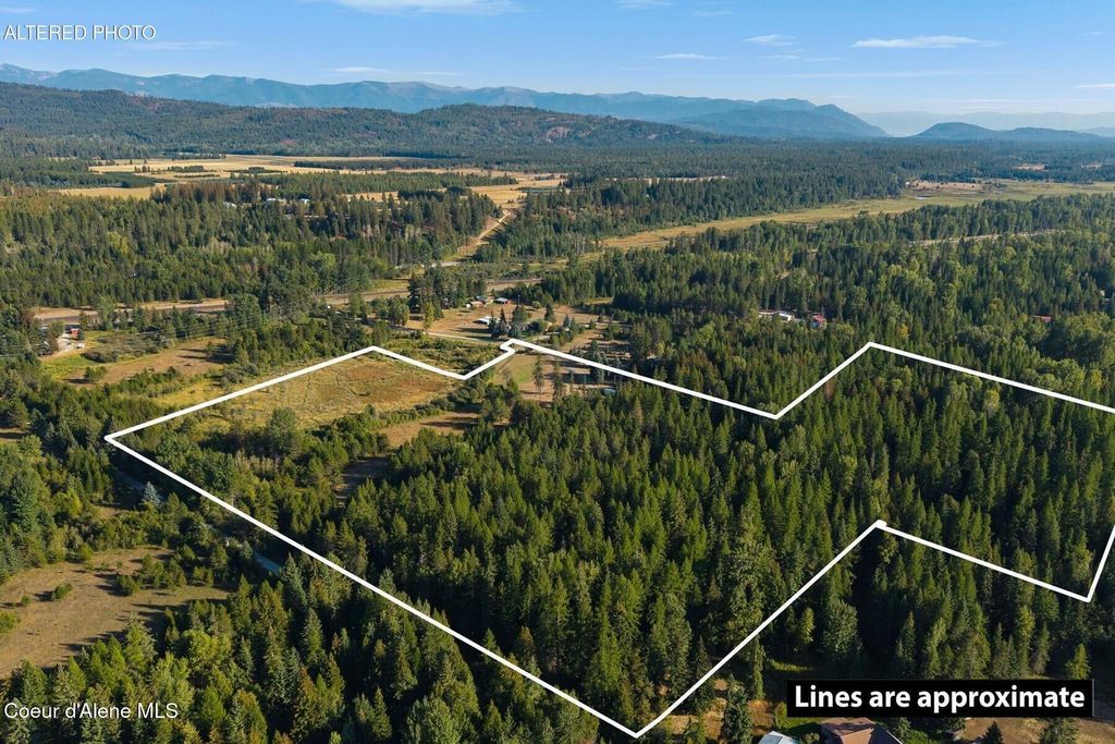 Photo of 159 Horse Ln, Sandpoint, ID 83864 (MLS # 26-3430)