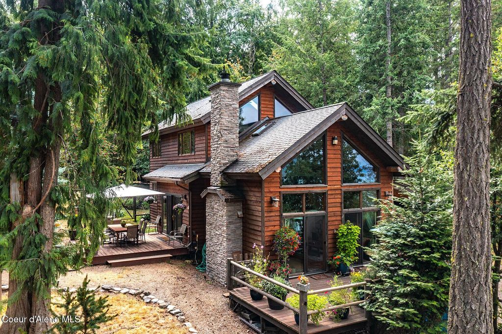 Photo of 23 Bay Wood Ln, Hope, ID 83836 (MLS # 26-1058)