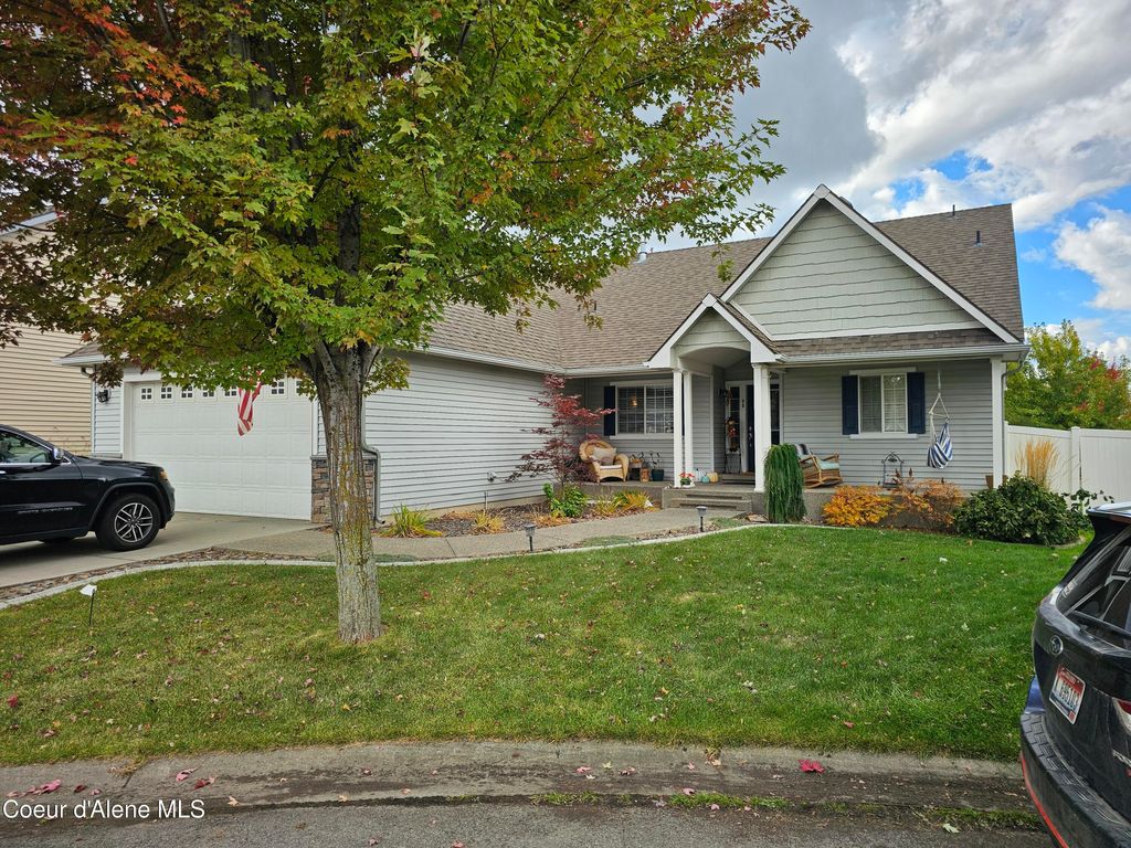 Photo of 1280 Palouse Dr, Post Falls, ID 83854 (MLS # 25-10387)