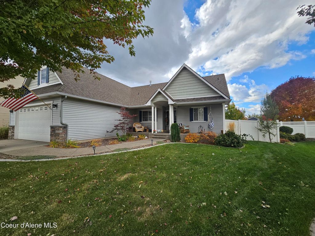 Photo of 1280 Palouse Dr, Post Falls, ID 83854 (MLS # 25-10387)