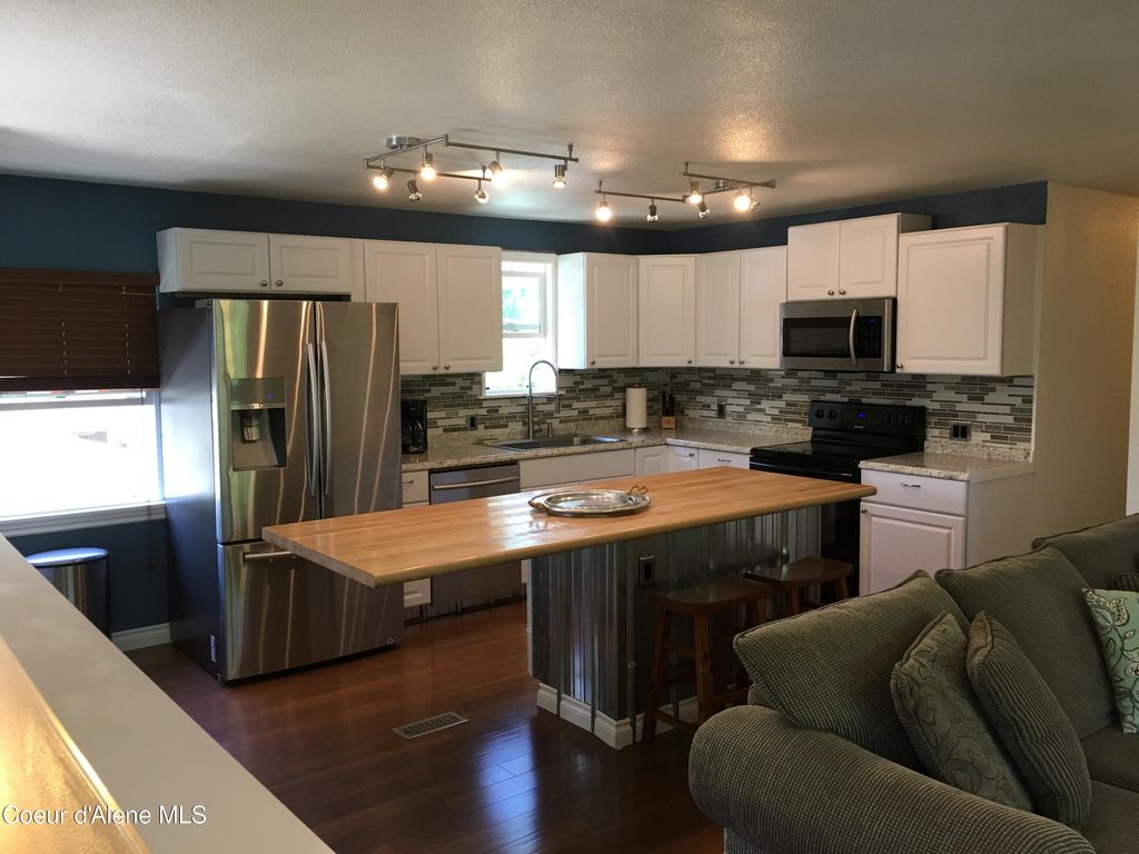 Photo of 1205 N 11th ST, Coeur dAlene, ID 83814 (MLS # 24-7298)