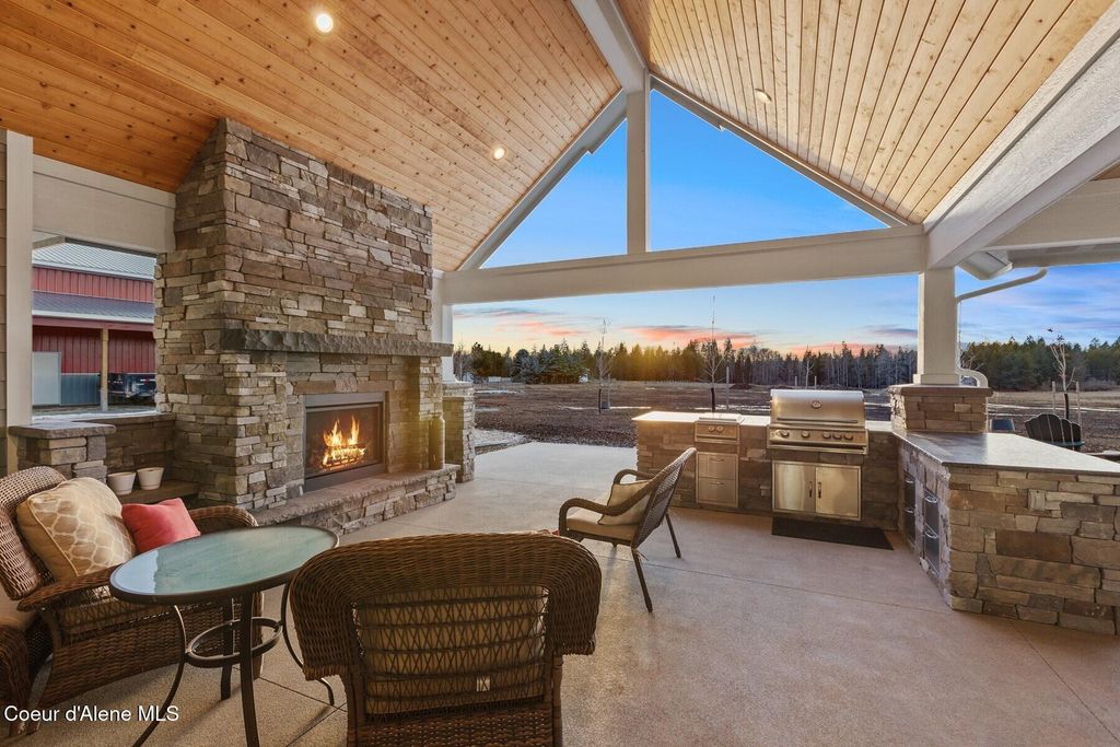 Photo of 12399 Meadow Wood Ln, Hayden, ID 83835 (MLS # 25-11557)