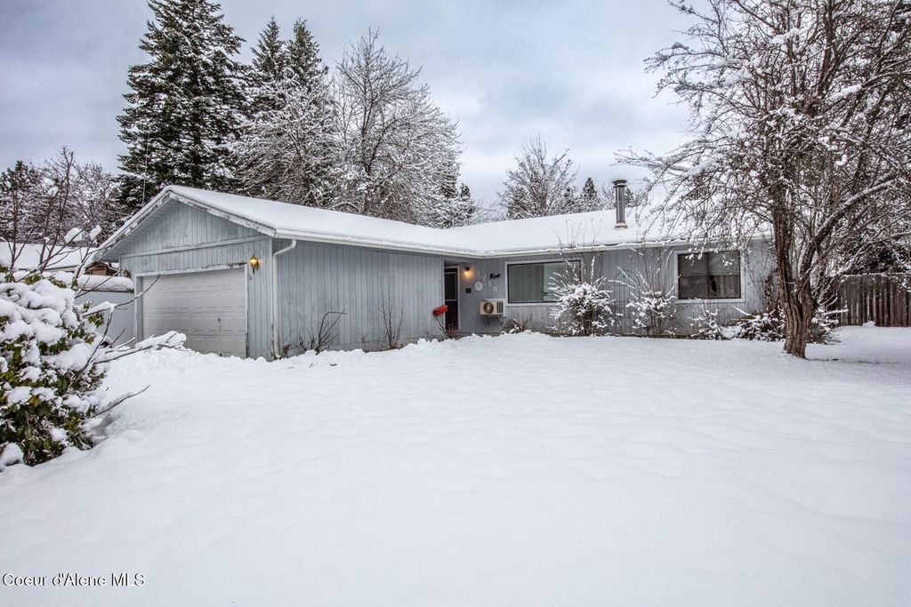 Photo of 1718 Larch St, Sandpoint, ID 83864 (MLS # 26-327)