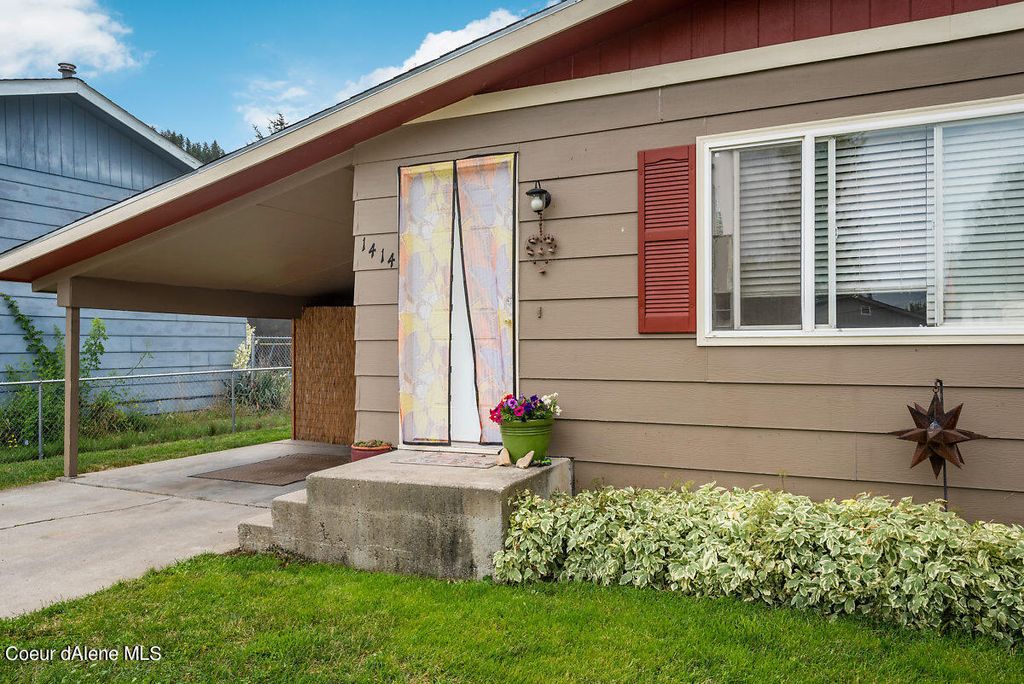 Photo of 1412 E Randle Ave, Coeur dAlene, ID 83814 (MLS # 23-7615)