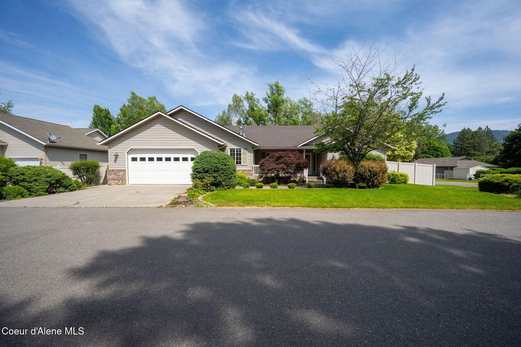 Photo of 10016 ZACK Ct, Hayden, ID 83835 (MLS # 25-9850)