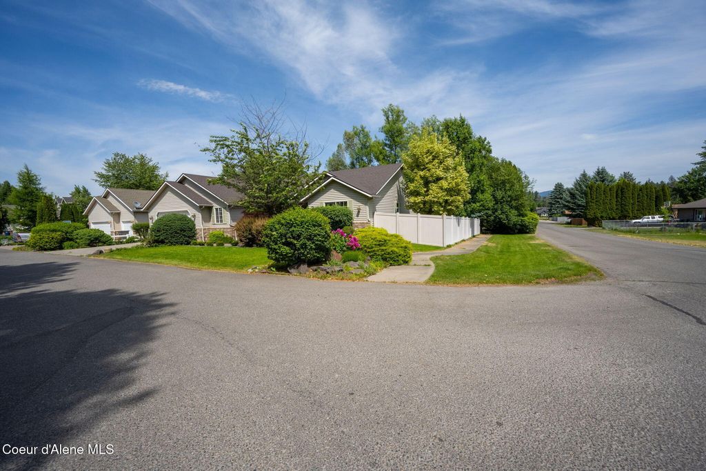 Photo of 10016 ZACK Ct, Hayden, ID 83835 (MLS # 25-9850)