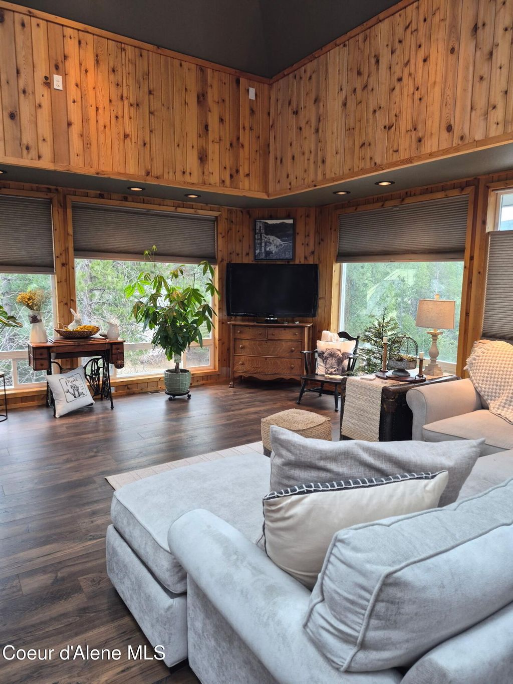 Photo of 483 Paradise, Pinehurst, ID 83850 (MLS # 26-1085)