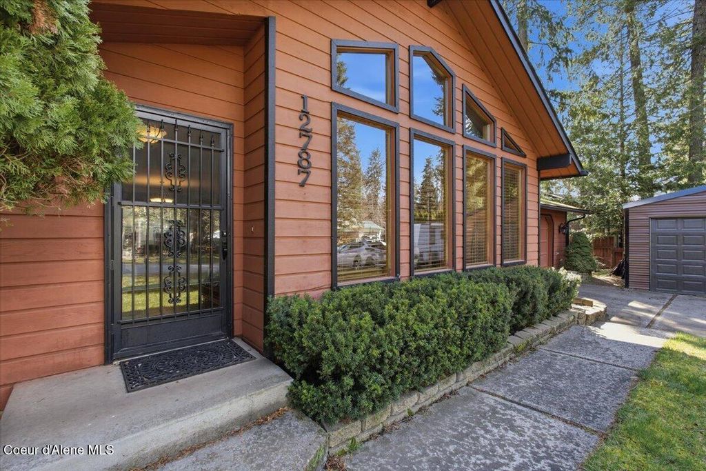 Photo of 12787 Emerald Dr, Hayden, ID 83835 (MLS # 26-2969)