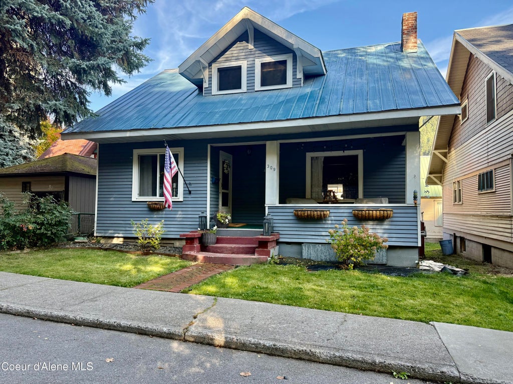 Photo of 309 Bank St, Wallace, ID 83873 (MLS # 26-10327)