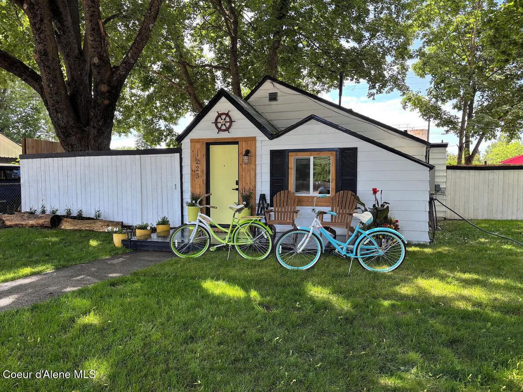 Photo of 1223 1ST St, Coeur dAlene, ID 83814 (MLS # 26-869)