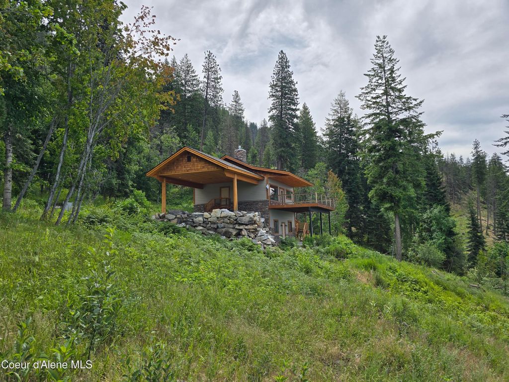 Photo of 1935 Eagen Mountain Dr Dr, Hope, ID 83836 (MLS # 25-3720)