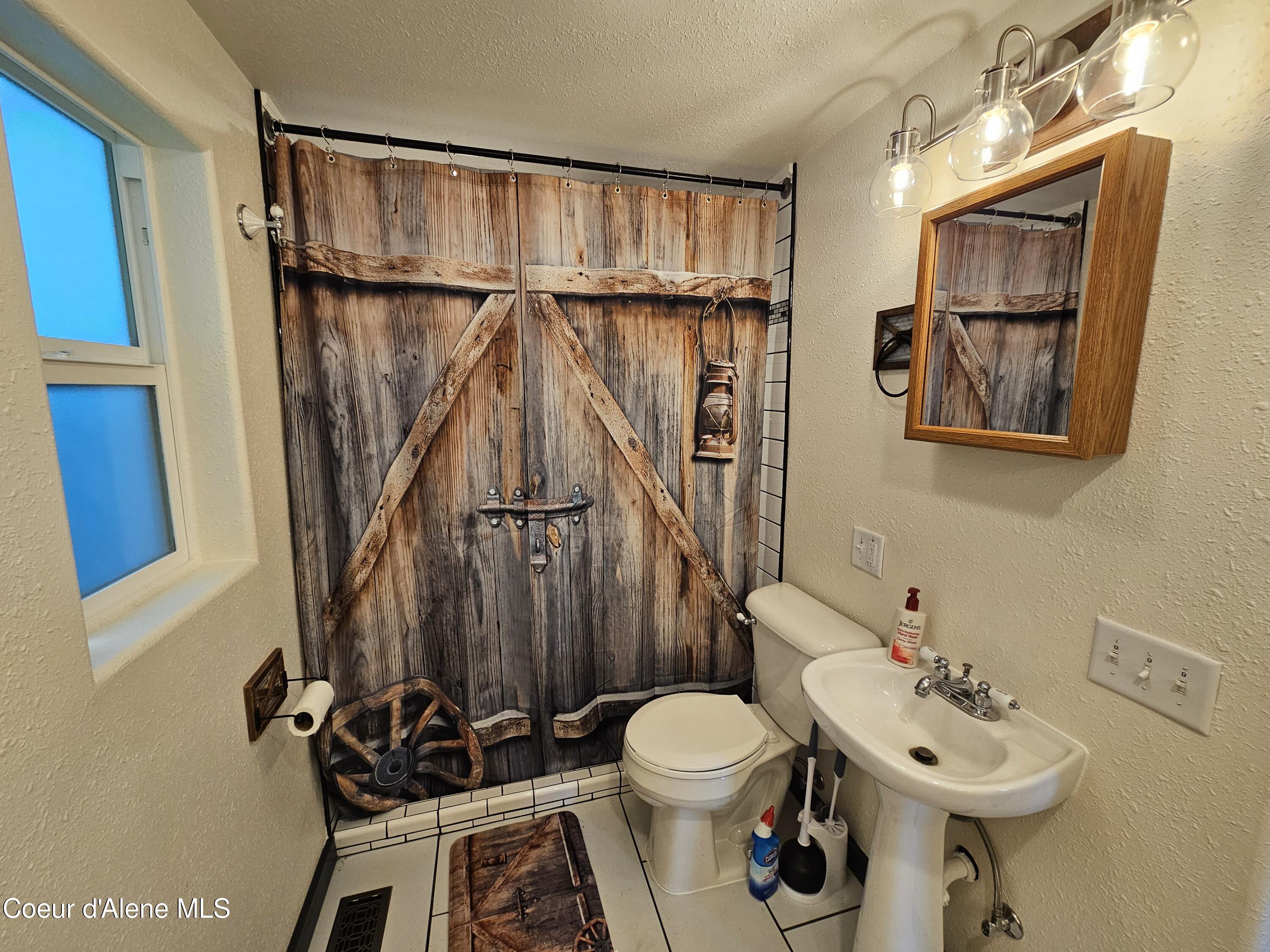 902 Residence St, Wallace, Idaho image 14