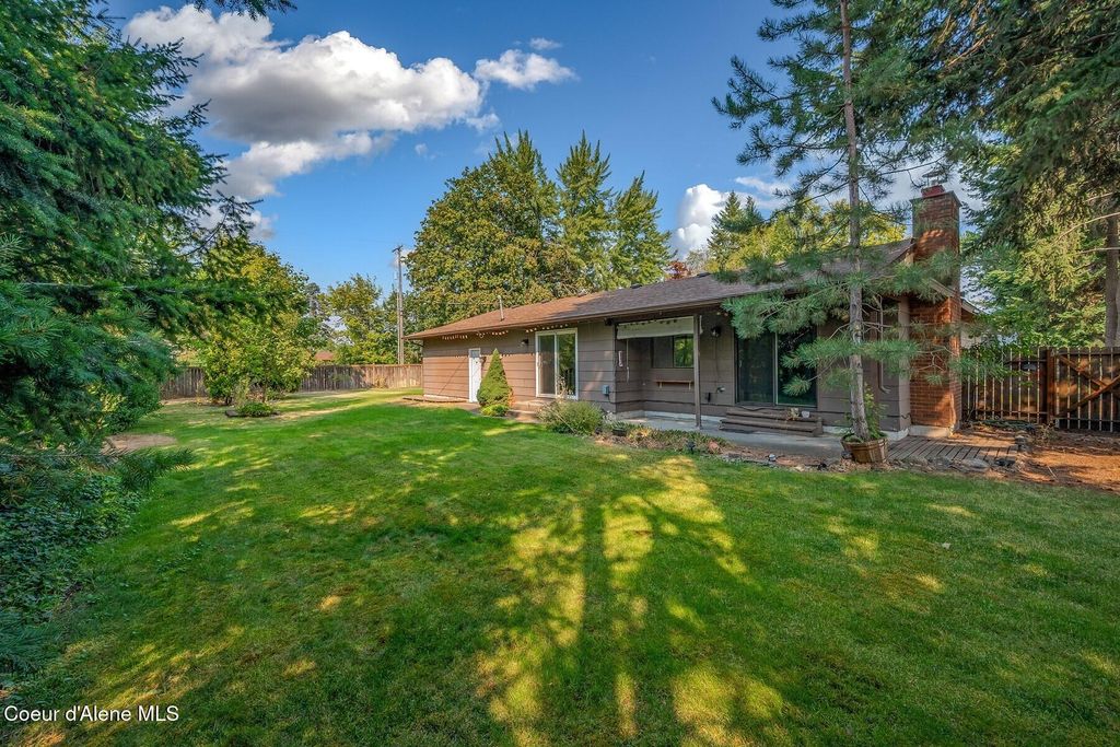 Photo of 11191 Jonathan St, Hayden, ID 83835 (MLS # 25-9173)