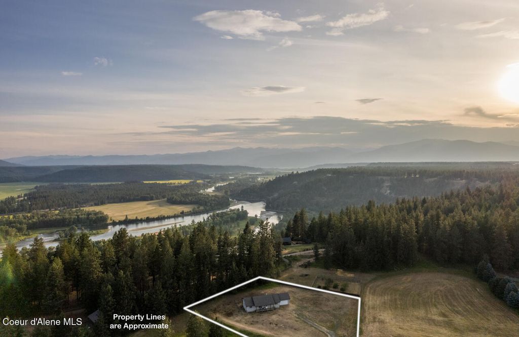 Photo of 156 Promise Lane Lane, Moyie Springs, ID 83845 (MLS # 25-6652)