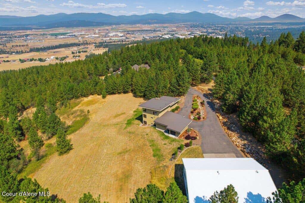 Photo of 1035 Valleyview RD, Post Falls, ID 83854 (MLS # 26-8617)