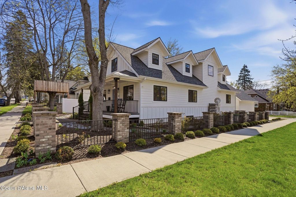 Photo of 804 WALLACE Ave, Coeur dAlene, ID 83814 (MLS # 26-3831)