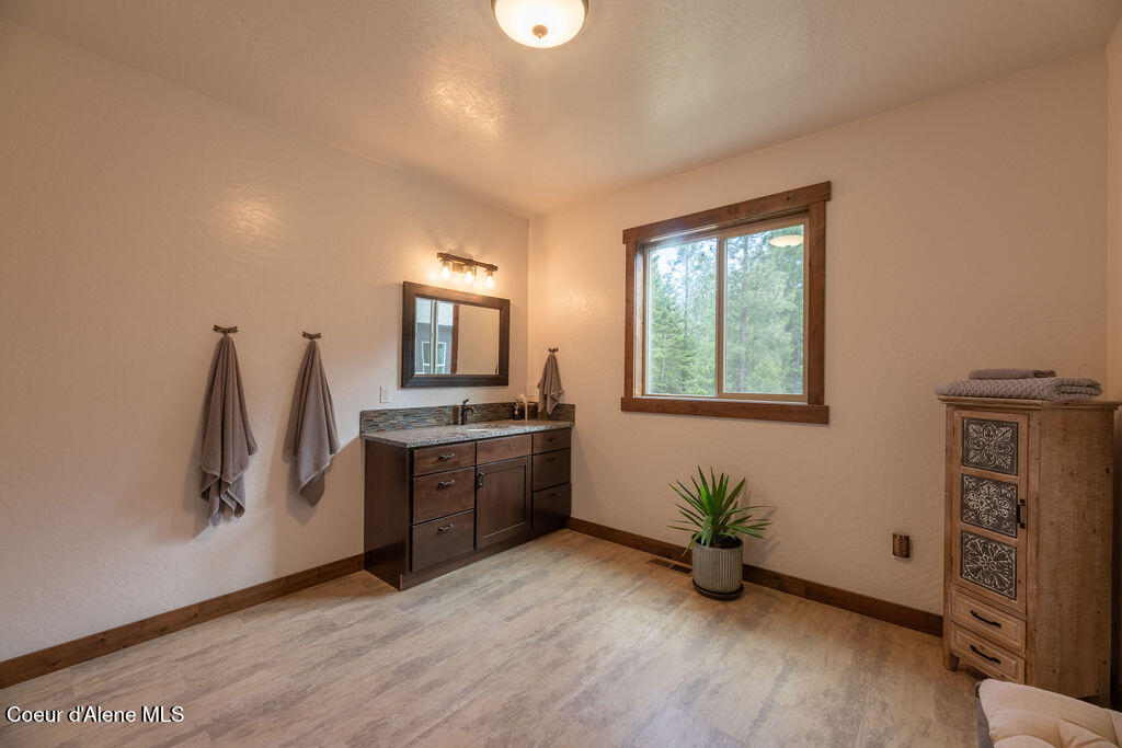 385 Moore Crk, Sagle, Alaska image 32