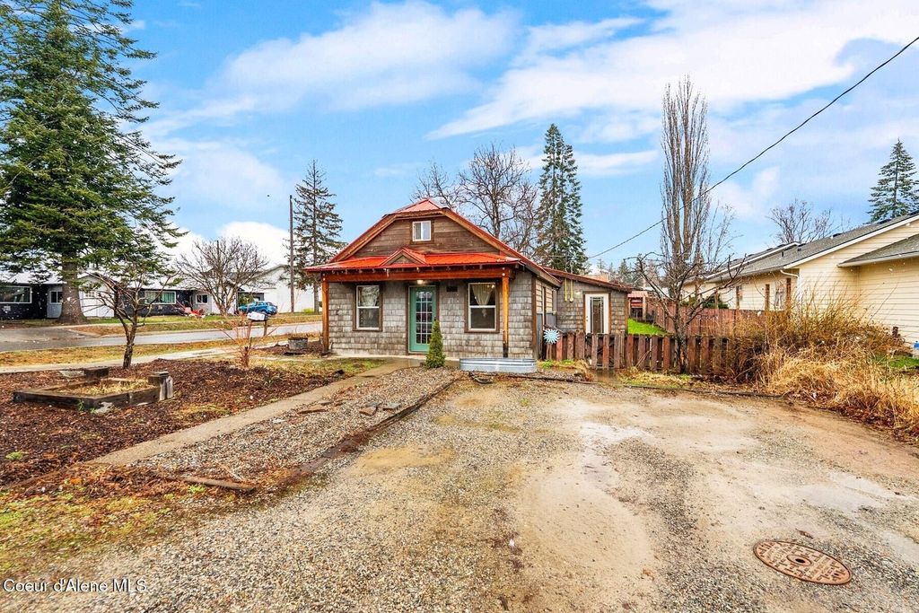 Photo of 1224 Larch St, Sandpoint, ID 83864 (MLS # 26-2280)