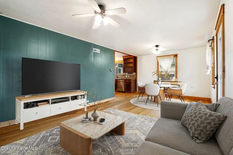 Photo of 1224 Larch St, Sandpoint, ID 83864 (MLS # 26-2280)