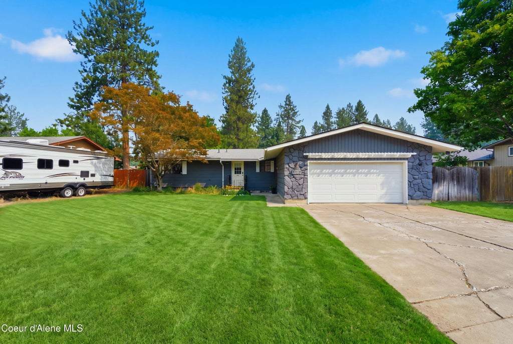 Photo of 1909 Pine Hill Hill, Coeur dAlene, ID 83815 (MLS # 26-8232)