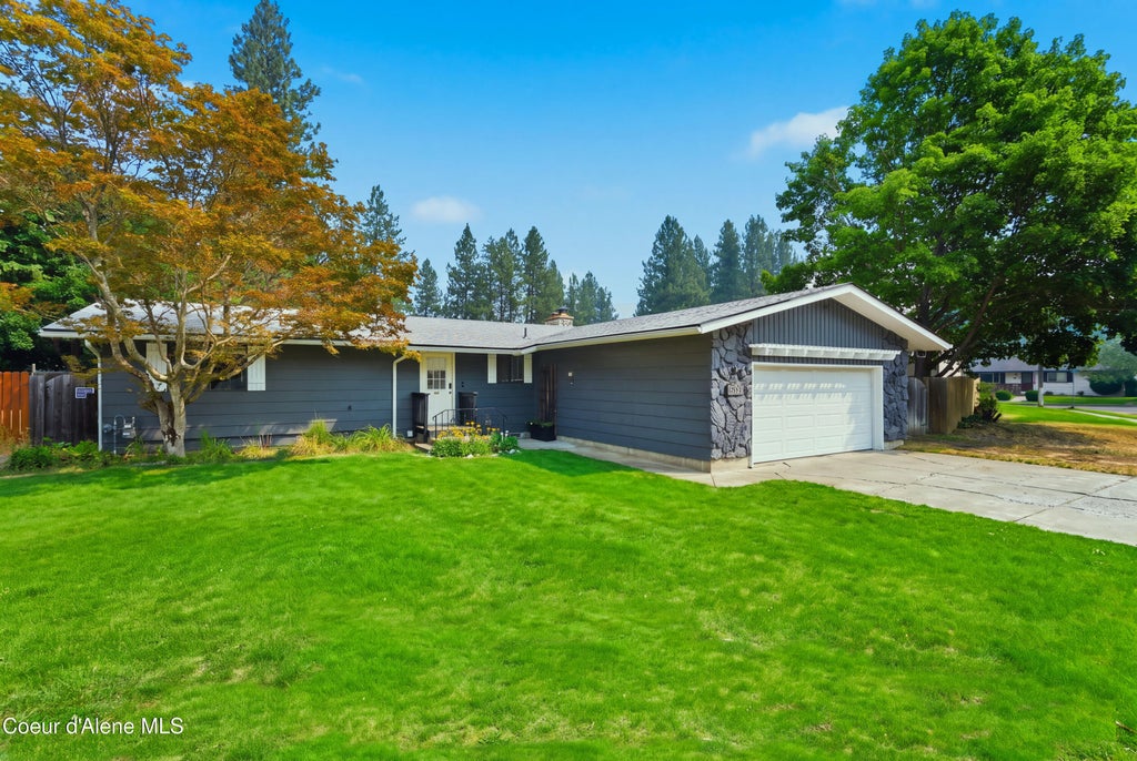 Photo of 1909 Pine Hill Hill, Coeur dAlene, ID 83815 (MLS # 26-8232)