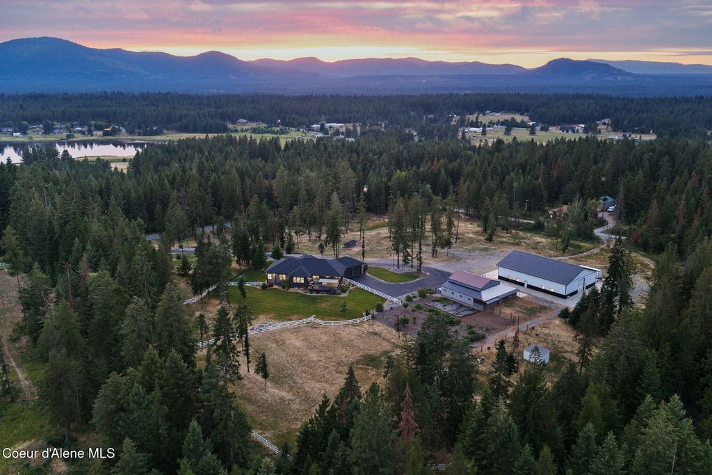 Photo of 15746 Pinewood Way, Hayden, ID 83835 (MLS # 26-7327)